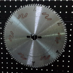 300 x 3,2 x 30 x 96 Suntalam ve Laminant Testereler Trapez Diş